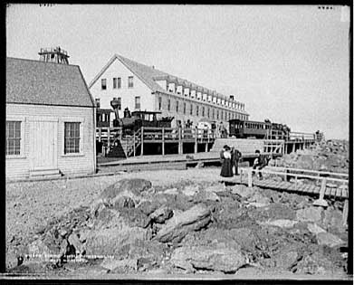 Mt Washington summit hotel circa 1900.